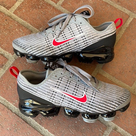 Nike Vapormax - Picture 2 of 8